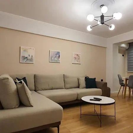 Luxury City Center 2bd Apt. Apartment *