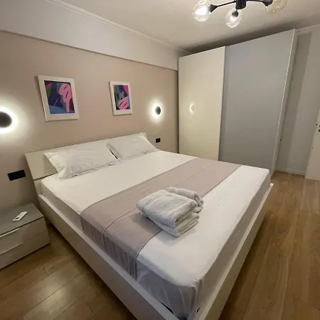 Luxury City Center 2bd Apt.